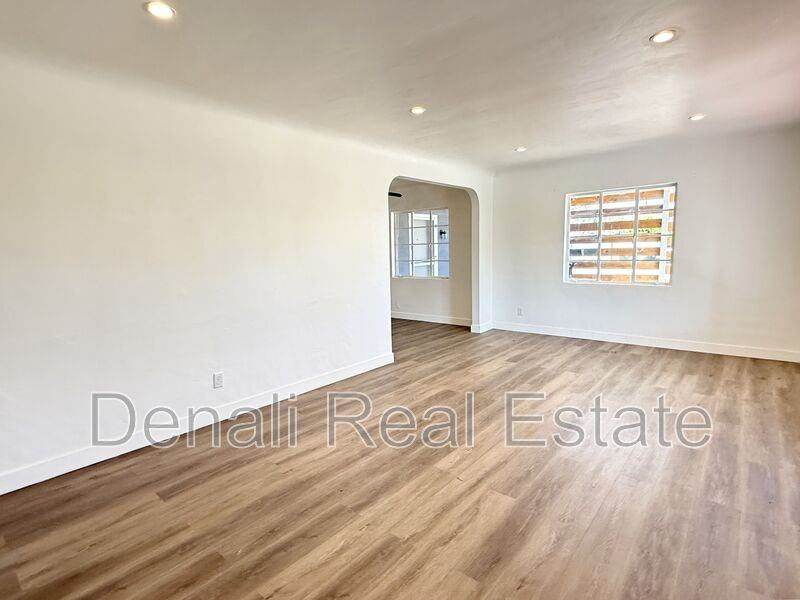 102 W 8th Pl - Photo 3 of 23