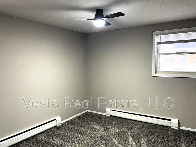 1007 Sheryl Ln - Photo 5 of 9