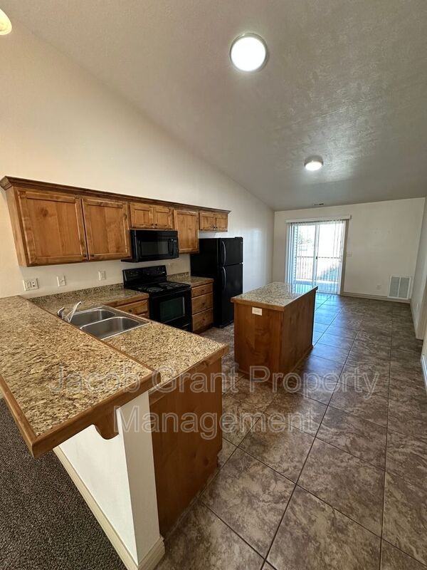 454 E Center St #A6 - Photo 4 of 18