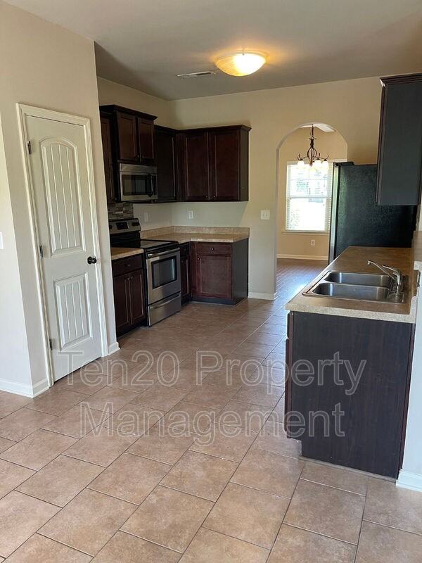 1326 Ingersoll Dr - Photo 5 of 31