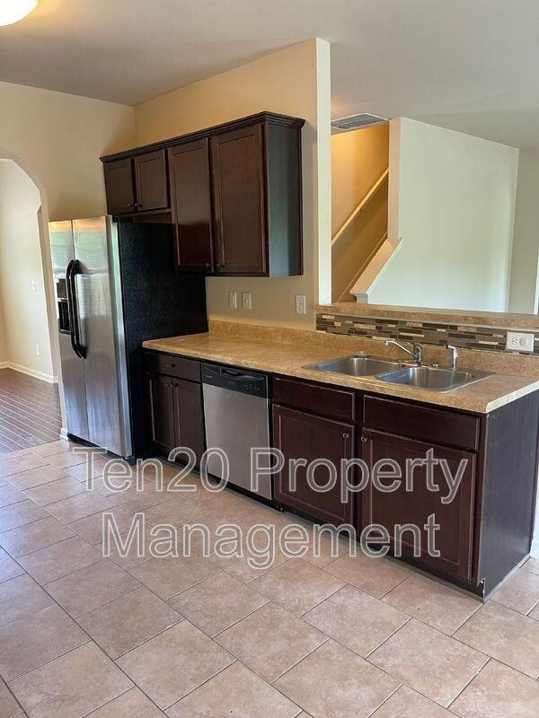 1326 Ingersoll Dr - Photo 6 of 31