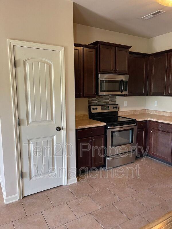 1326 Ingersoll Dr - Photo 7 of 31