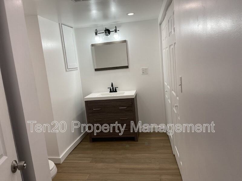 5835 Darral Dr - Photo 4 of 24