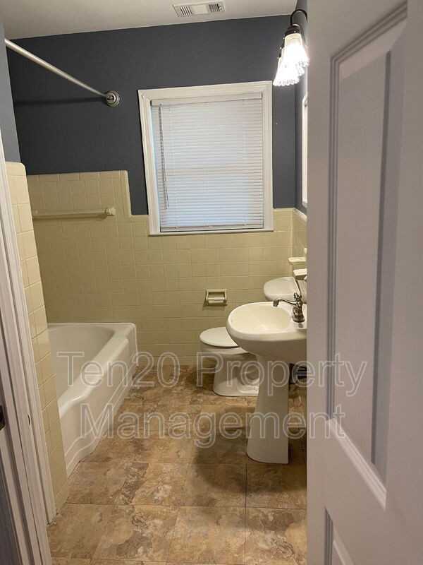 5835 Darral Dr - Photo 6 of 24