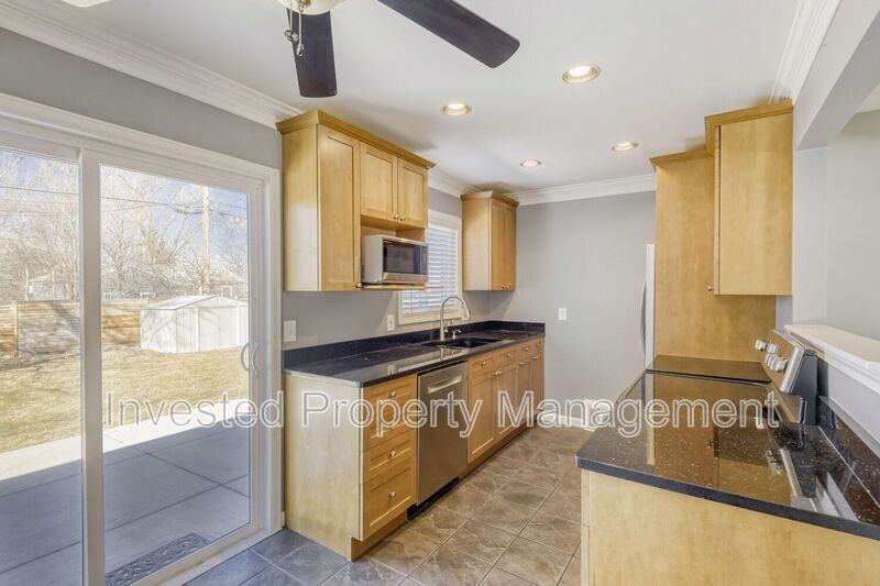 1365 S Grape St - Photo 6 of 19