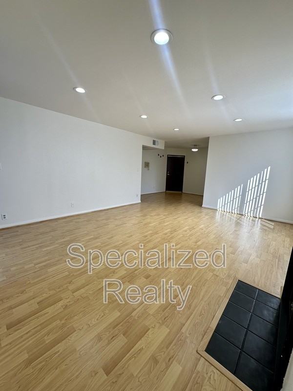 14562 Dickens St #103 - Photo 3 of 11