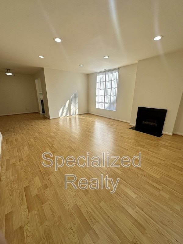 14562 Dickens St #103 - Photo 5 of 11