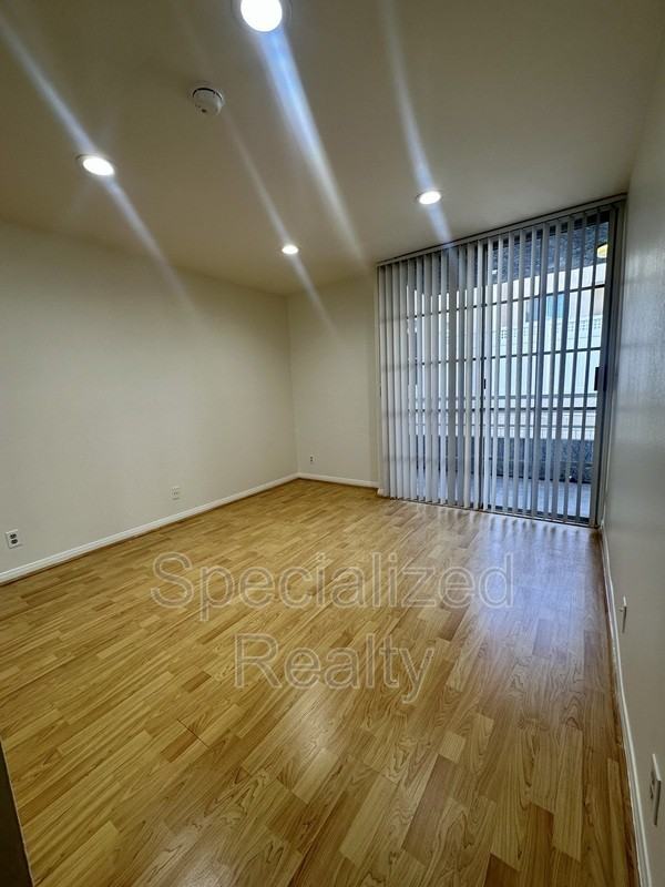 14562 Dickens St #103 - Photo 7 of 11