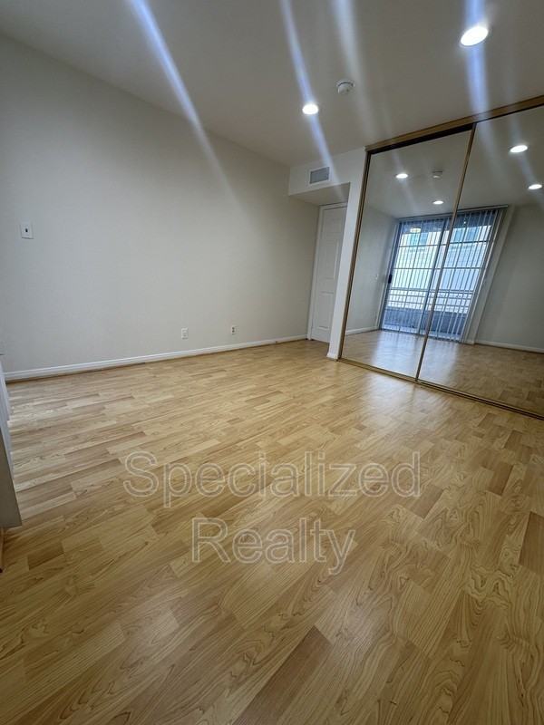 14562 Dickens St #103 - Photo 6 of 11