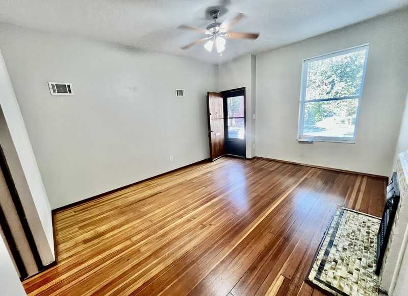 3220 Cherokee St - Photo 2 of 12