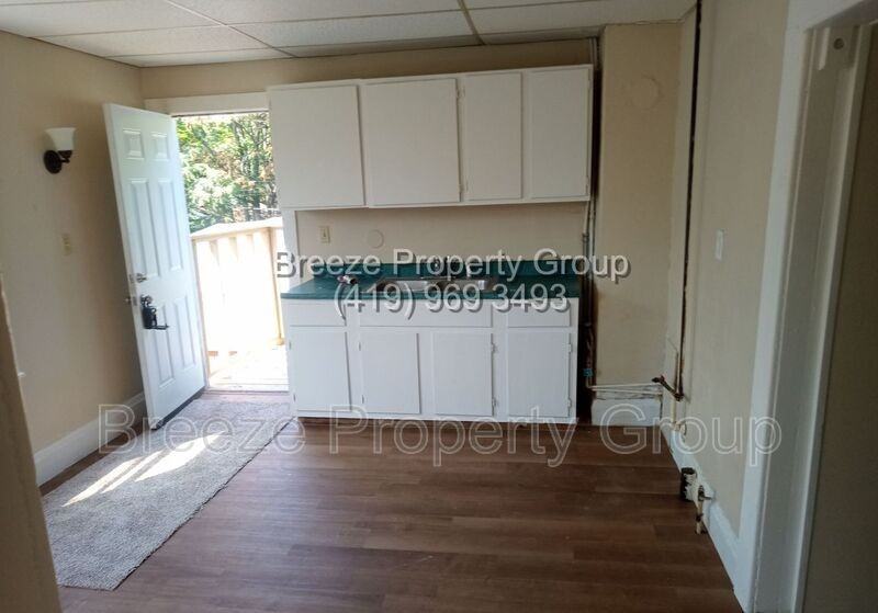 135 Everett St - Photo 2 of 9