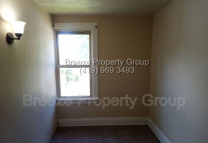 135 Everett St - Photo 3 of 9