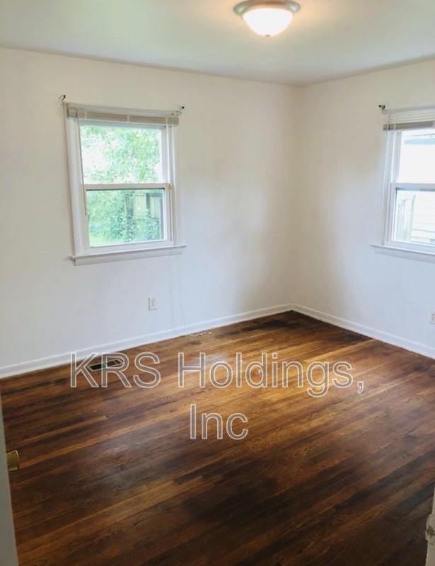 8514 Kennedy Dr - Photo 3 of 7