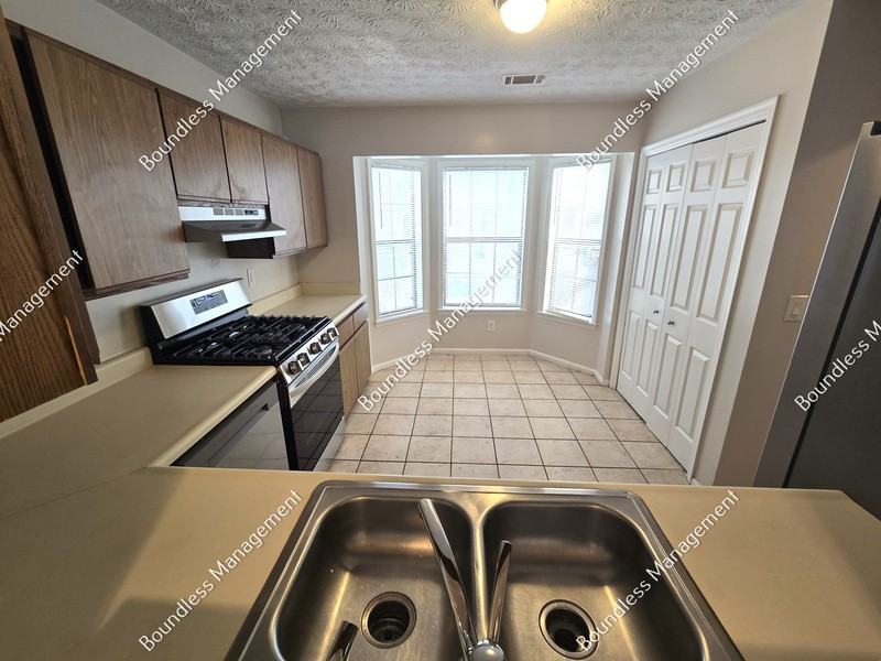 1036 Thornwoode Ln - Photo 4 of 18