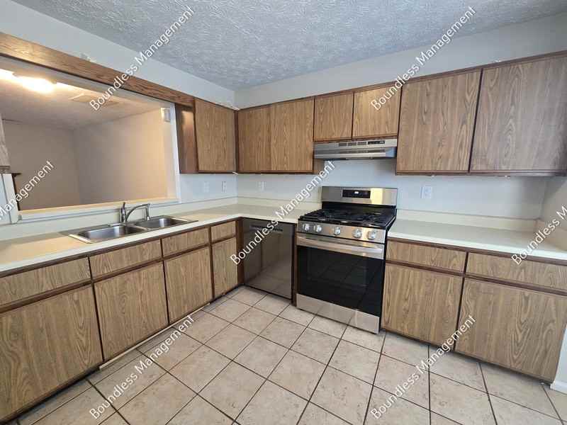 1036 Thornwoode Ln - Photo 5 of 18