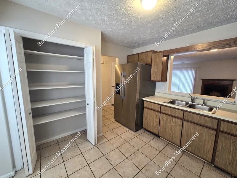 1036 Thornwoode Ln - Photo 6 of 18