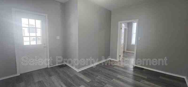 435 Greenwood Ave #1 - Photo 3 of 14