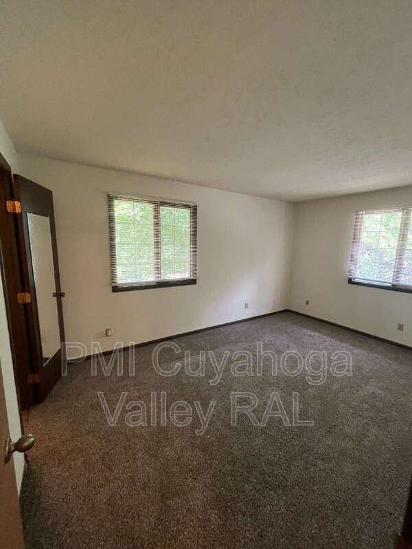 1516 W Market St - Photo 2 of 5