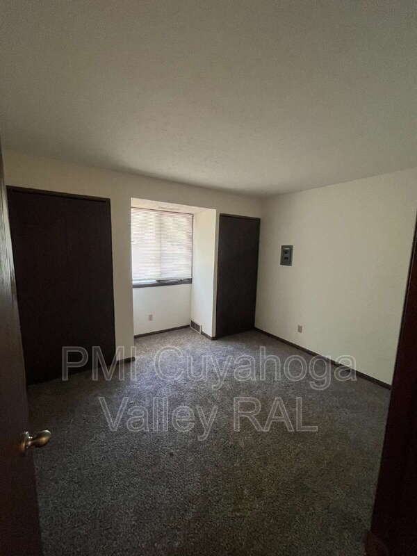 1516 W Market St - Photo 3 of 5