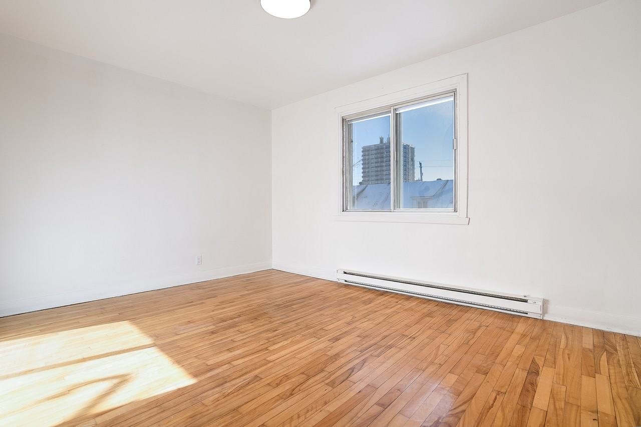 7757 Avenue Wiseman - Photo 2 of 38