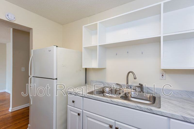 496 Holderness St Sw #8 - Photo 3 of 9