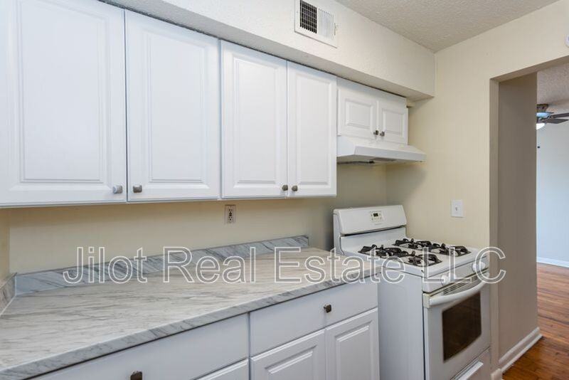 496 Holderness St Sw #8 - Photo 4 of 9