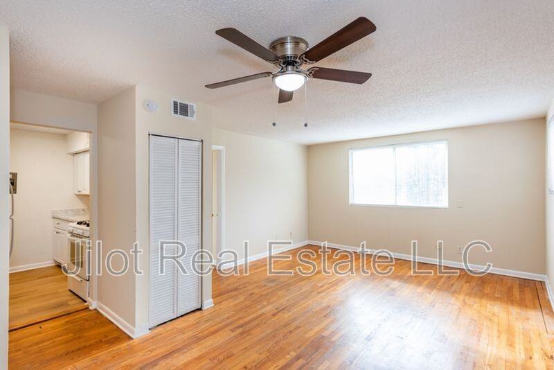 496 Holderness St Sw #8 - Photo 5 of 9