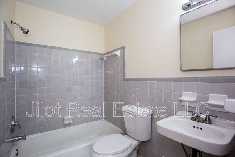 496 Holderness St Sw #8 - Photo 7 of 9