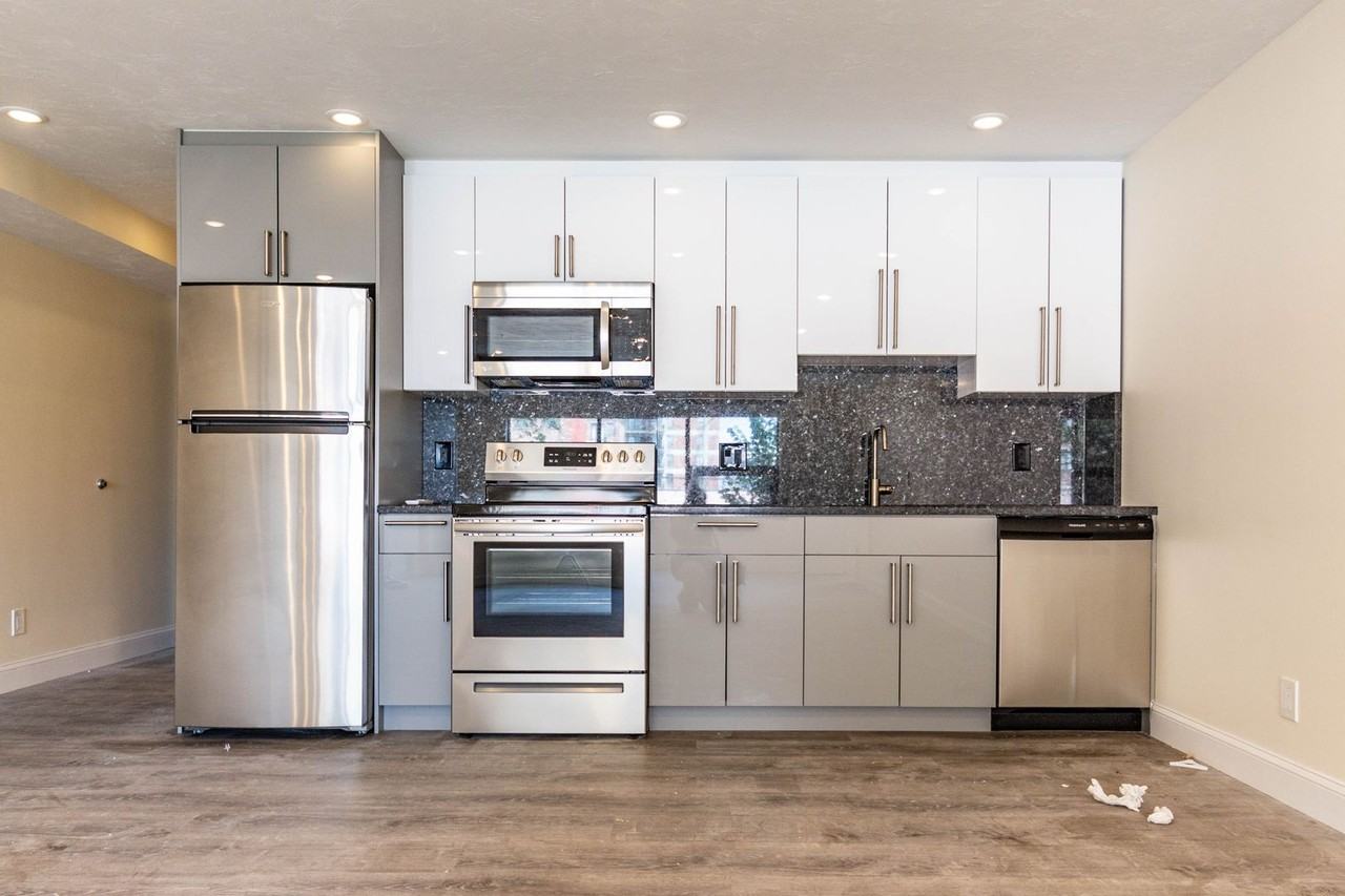 1030 Commonwealth Ave - Photo 3 of 9