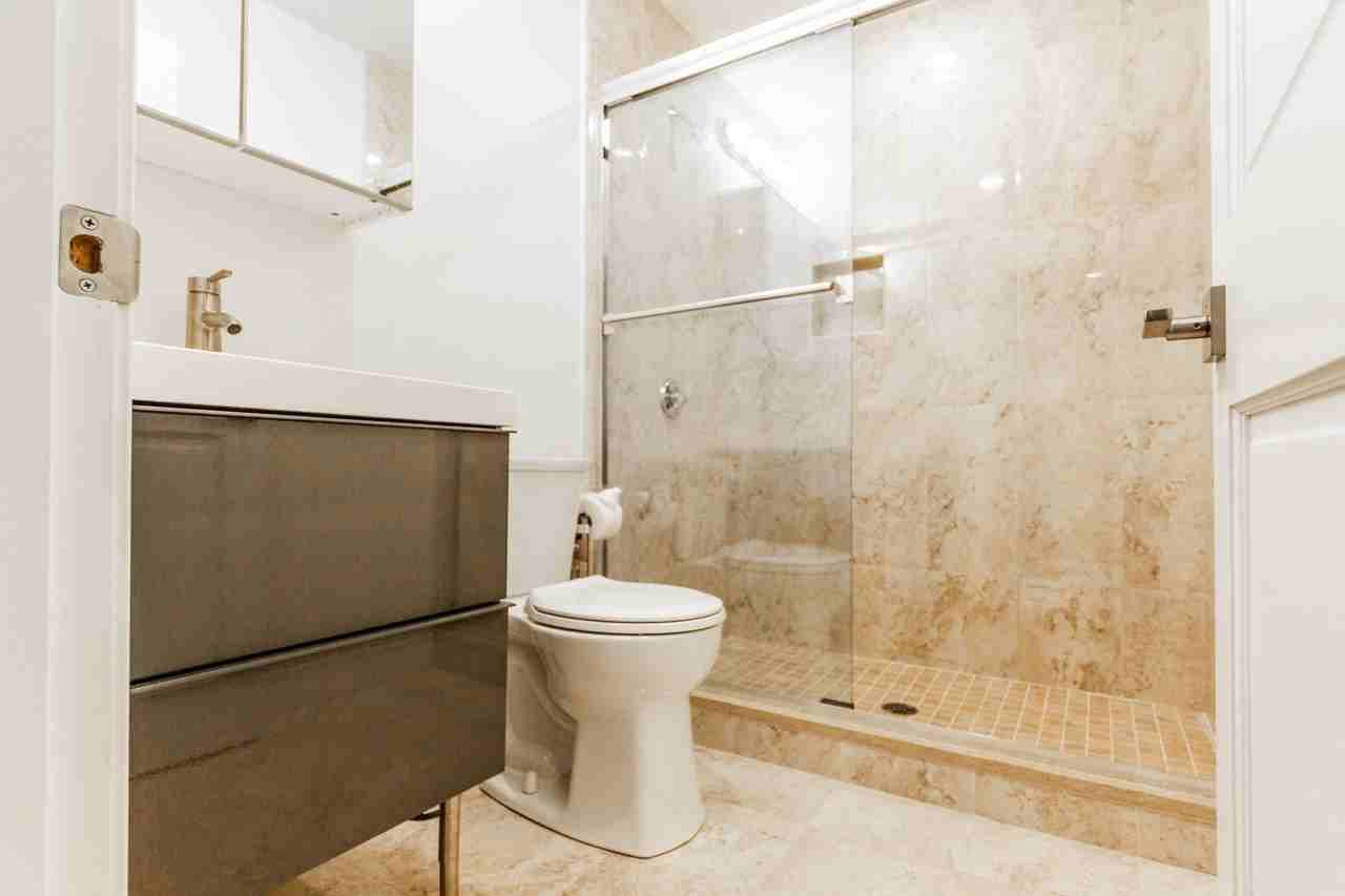 1030 Commonwealth Ave - Photo 5 of 9