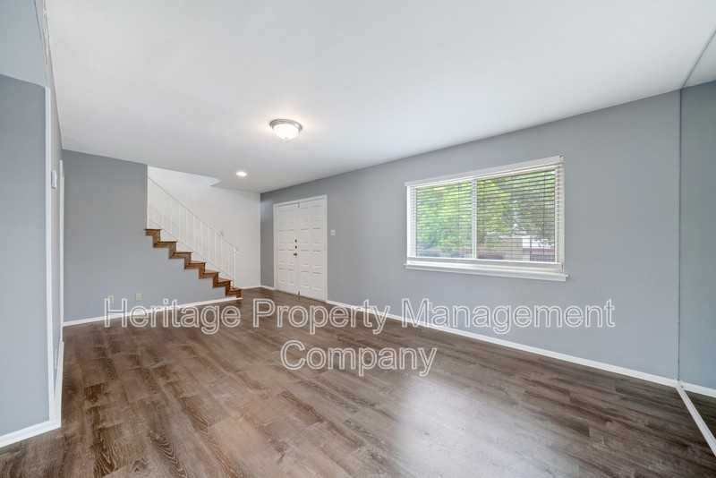 10958 Crown Park - Photo 4 of 34