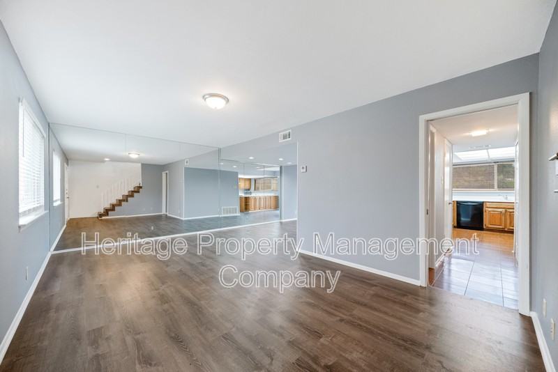 10958 Crown Park - Photo 6 of 34