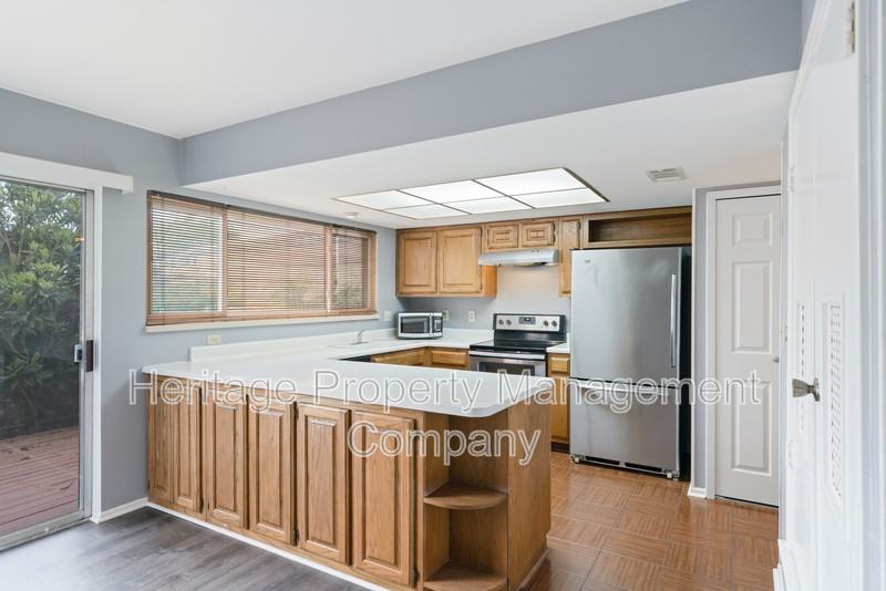 10958 Crown Park - Photo 7 of 34