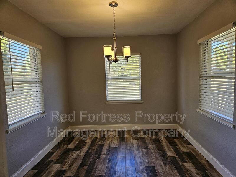 433 South Dr - Photo 2 of 12