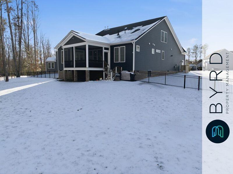 8406 Freebridge Rd - Photo 7 of 33