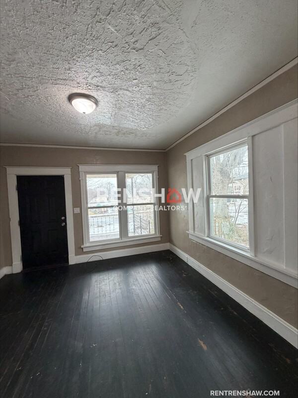 112 Tomlin St - Photo 4 of 25