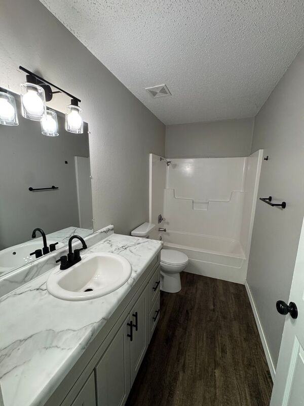 1138 E Walnut St #5 - Photo 6 of 13