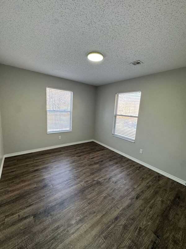 1138 E Walnut St #5 - Photo 7 of 13