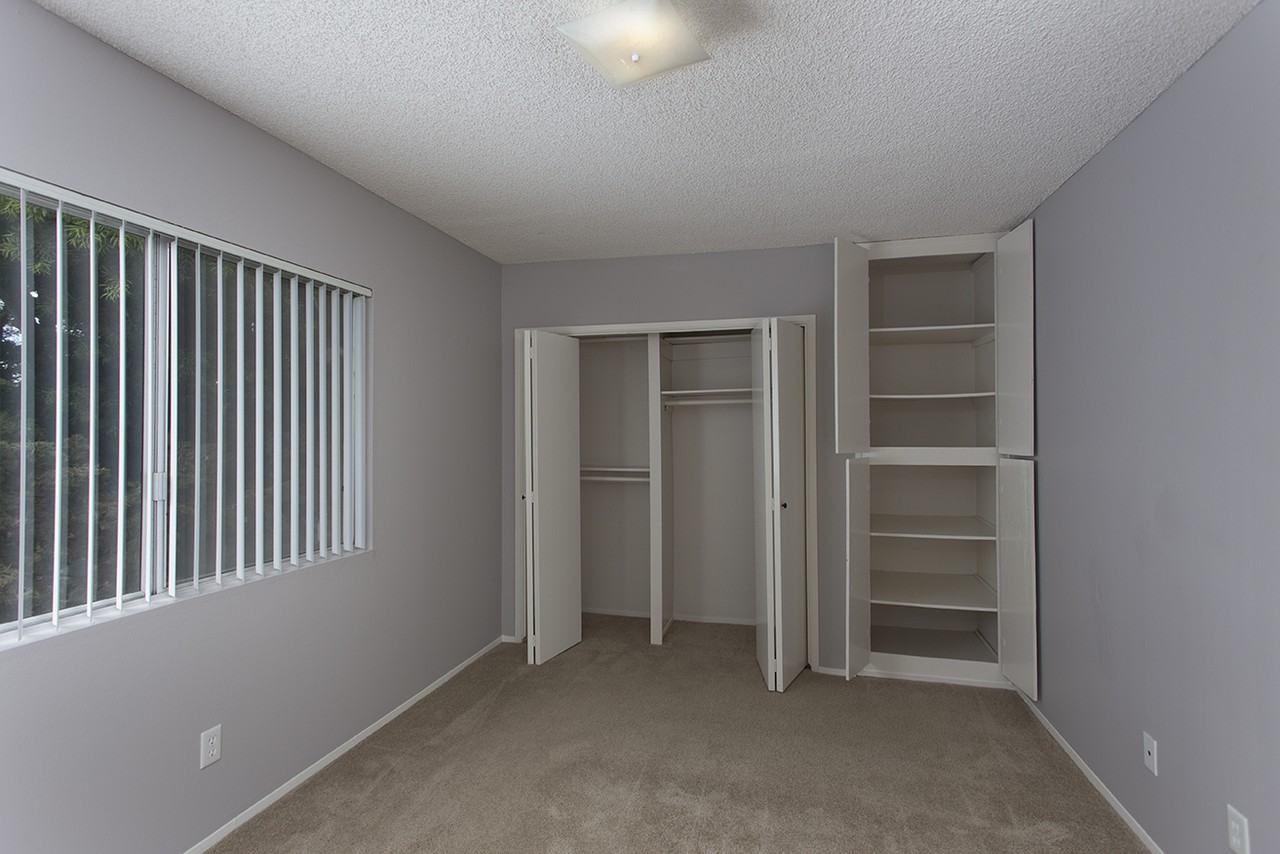 San Remo Court - Photo 7 of 27