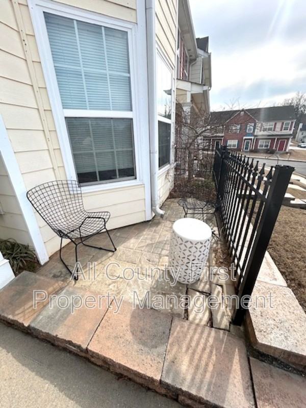 4564 Parkview Sq - Photo 2 of 23