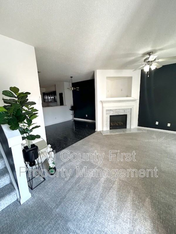 4564 Parkview Sq - Photo 5 of 23