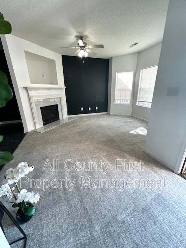 4564 Parkview Sq - Photo 6 of 23