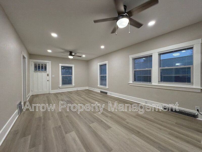 1549 N St - Photo 3 of 18