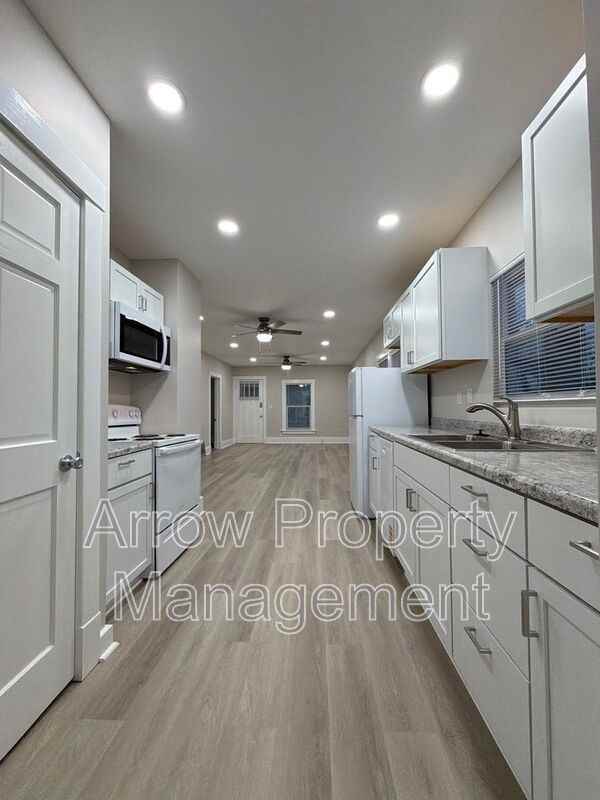 1549 N St - Photo 4 of 18