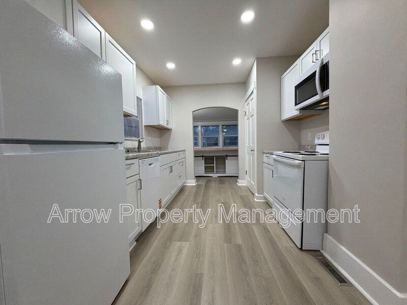 1549 N St - Photo 5 of 18