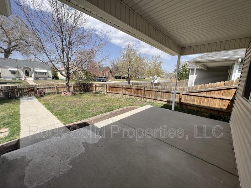 405 E 5th St - Photo 2 of 44