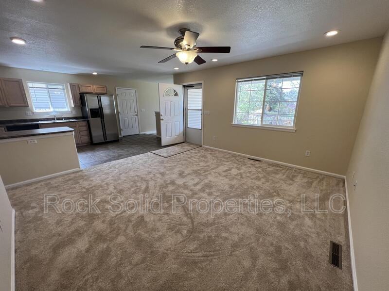 405 E 5th St - Photo 3 of 44