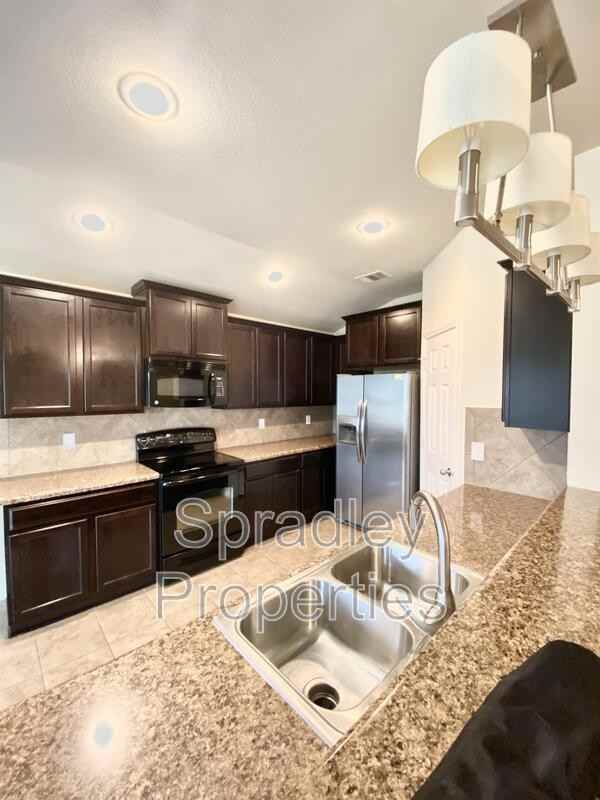 1315 Starlight Dr - Photo 4 of 21