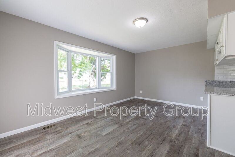 2461 Spikewood Ct - Photo 5 of 31