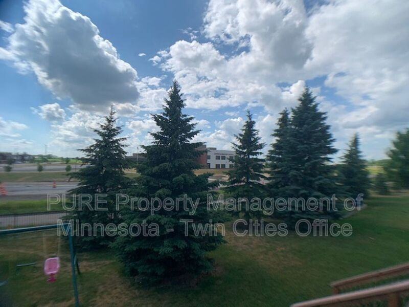 1704 Basswood Ct - Photo 2 of 3